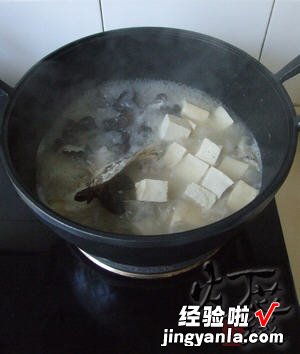 黑鱼木耳豆腐汤