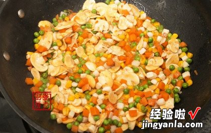 椰奶海鲜菠萝焗饭