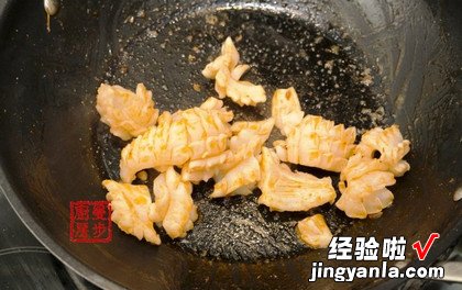 椰奶海鲜菠萝焗饭