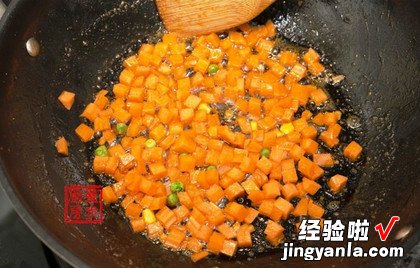 椰奶海鲜菠萝焗饭