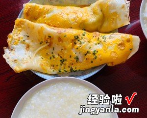 金黄的鸡蛋煎饼